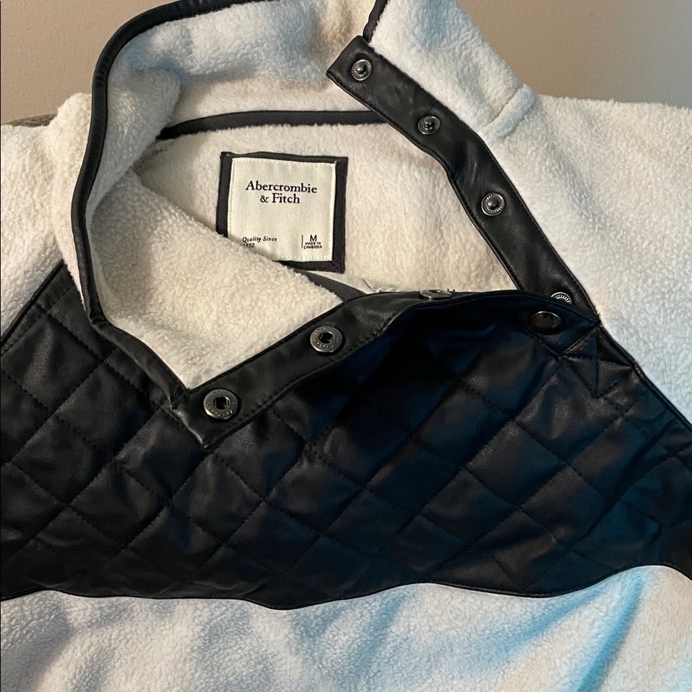 This is an Abercrombie & Fitch light weight coat